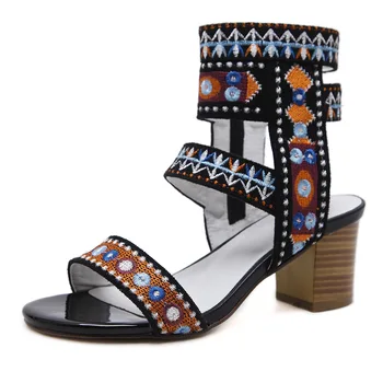 Nove etnične slog sandali ženske poletje Bohemian sandali Roman Močen Petah Vezenje ženske z visoko peto čevlje Votlih iz čevlji