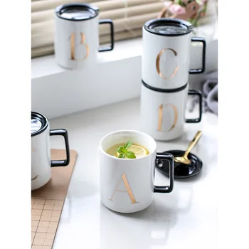 Na japonskem slogu keramični vrč kave črke natisnjene besede preprosto office home vode bele skodelice in skodelice s črno težav poiščete in pokrovi