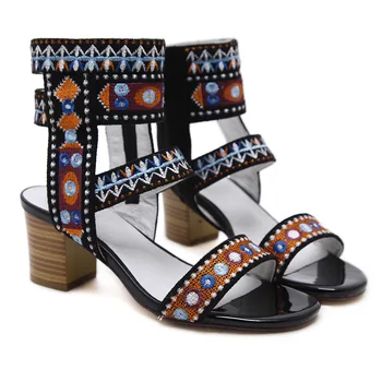 Nove etnične slog sandali ženske poletje Bohemian sandali Roman Močen Petah Vezenje ženske z visoko peto čevlje Votlih iz čevlji