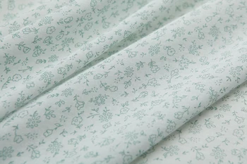 Prodaja:Čista bombažna tkanina--svetlo zelena ali vijolična gozd mini cvjetnim natisniti na majico, obleko, krilo, top, hlače, obrti, ki jih dvorišču